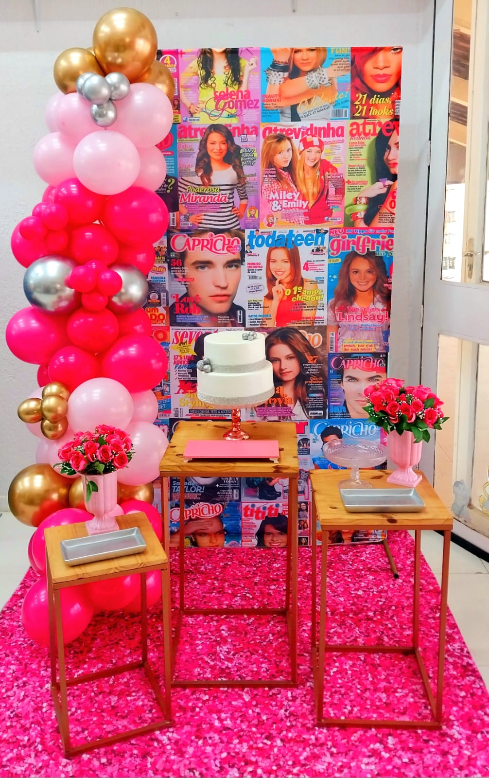 Looks Y2K: Dicas para arrasar na festa com o estilo dos anos 2000.