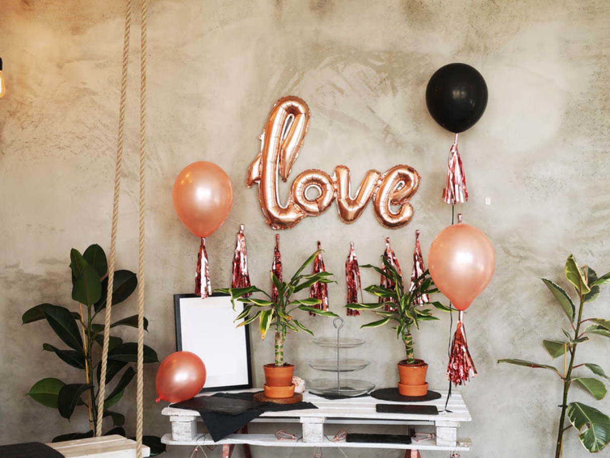 5 ideias de títulos:
1. Festa Afetiva: Resgatando a Nostalgia na Decoração de 2026
2. Tendências de Cores e Materiais para Festas em 2026
3. Temas Infantis e Adultos que Vão Dominar as Festas de 2026
4. DIY para Festas: Crie Decorações Personalizadas e Econômicas
5. Onde Encontrar os Melhores Artigos de Decoração para sua Festa