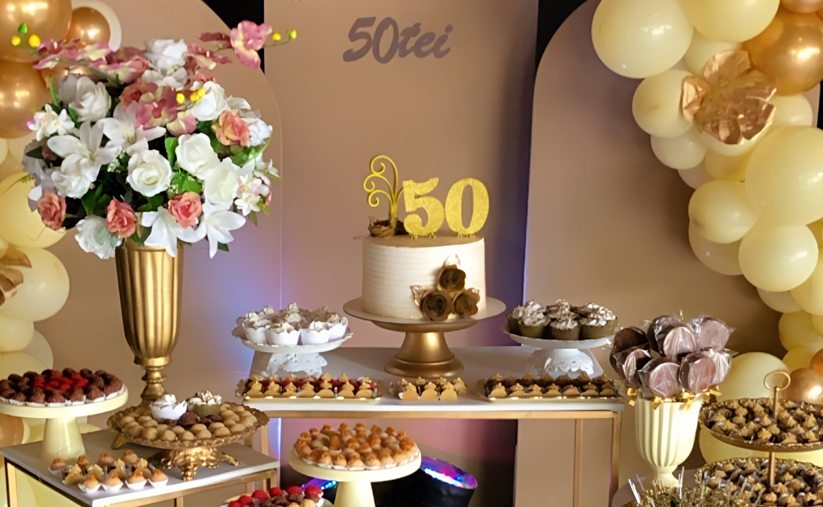 decoração de festa 50 anos simples vs elaborada
