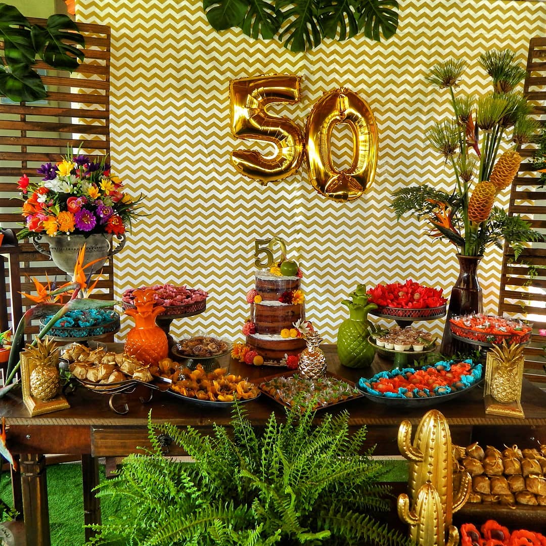decoração de festa 50 anos simples vs elaborada
