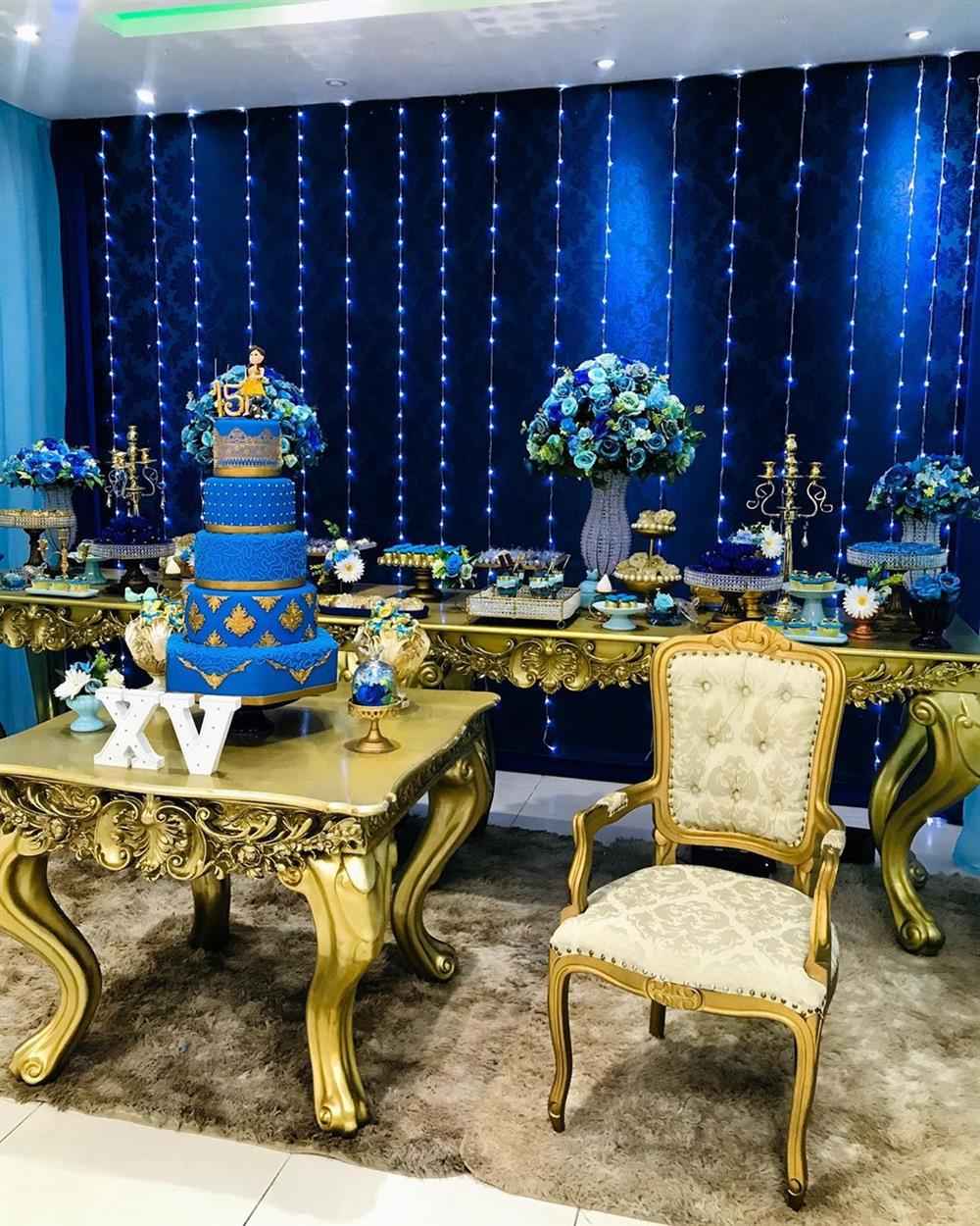 decoração de festa azul e dourado