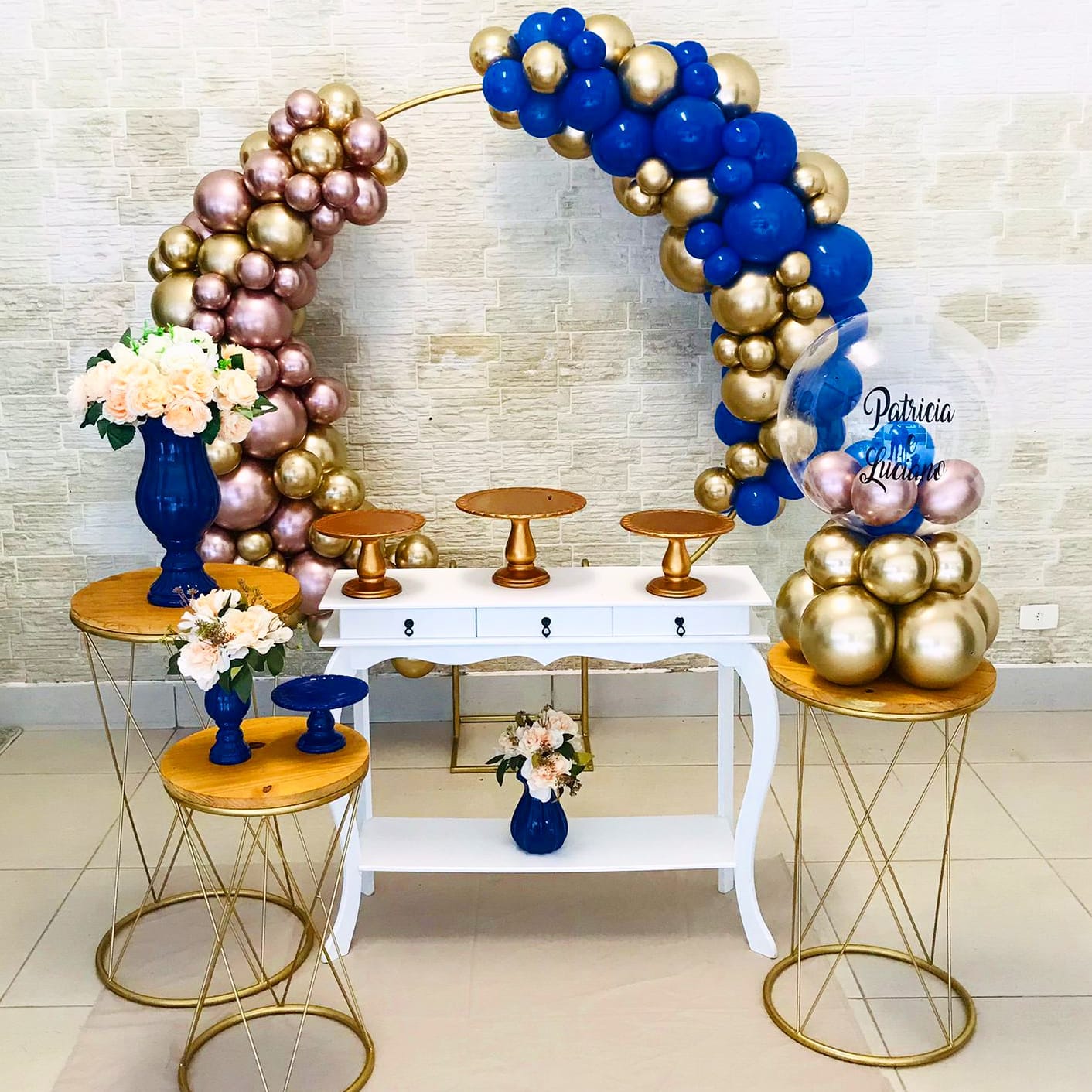 Decoração Azul Marinho e Dourado: Elegância para Aniversários Adultos