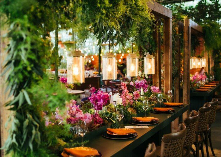 Flores de papel vs. Flores naturais: Qual a melhor opção para sua festa?