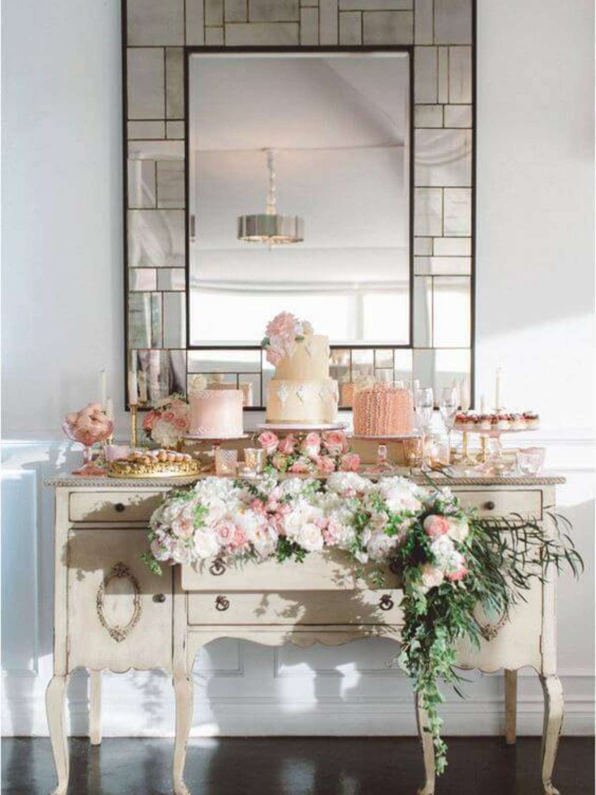 Flores de papel vs. Flores naturais: Qual a melhor opção para sua festa?