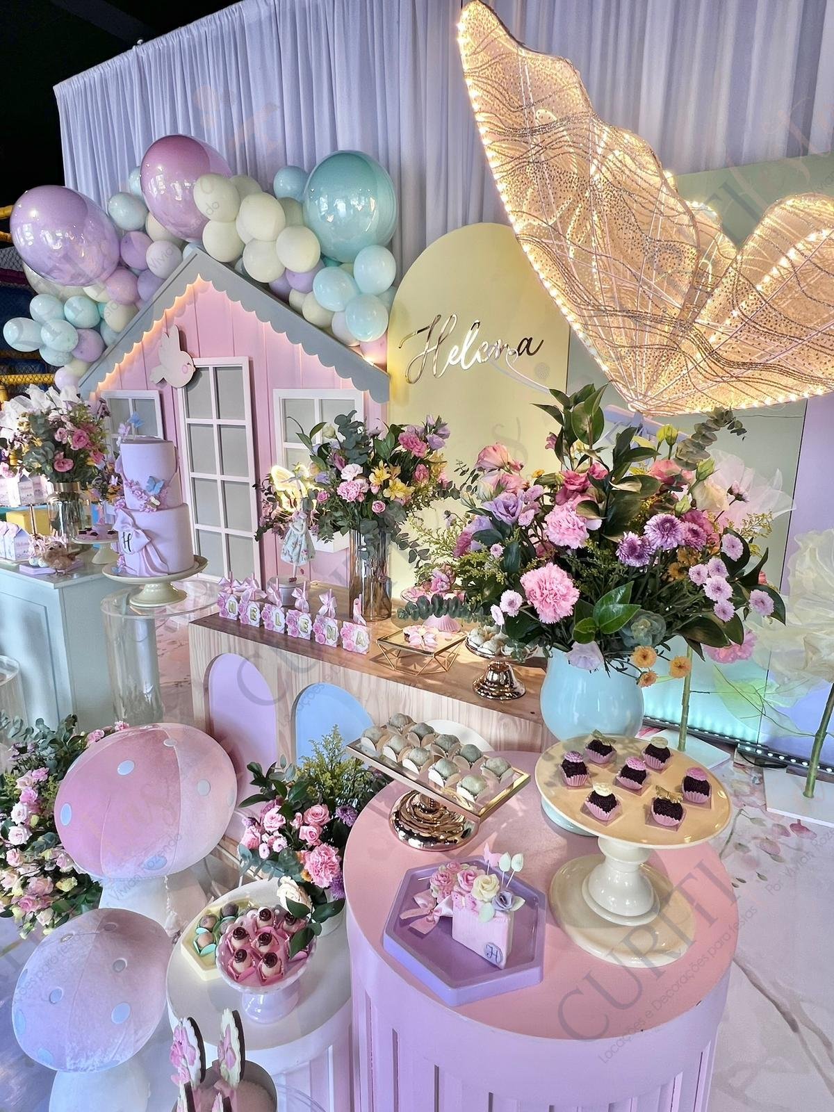 5 ideias de títulos:
1. Decoração de Festa Borboleta: Guia Completo para um Evento Encantador
2. Transforme sua Festa com o Tema Borboleta: Inspirações e Dicas
3. Festa Borboleta Azul: Um Guia de Cores e Elementos
4. Como Criar uma Mesa Principal de Festa Borboleta Inesquecível
5. Lembrancinhas de Festa Borboleta: Ideias Criativas e Delicadas