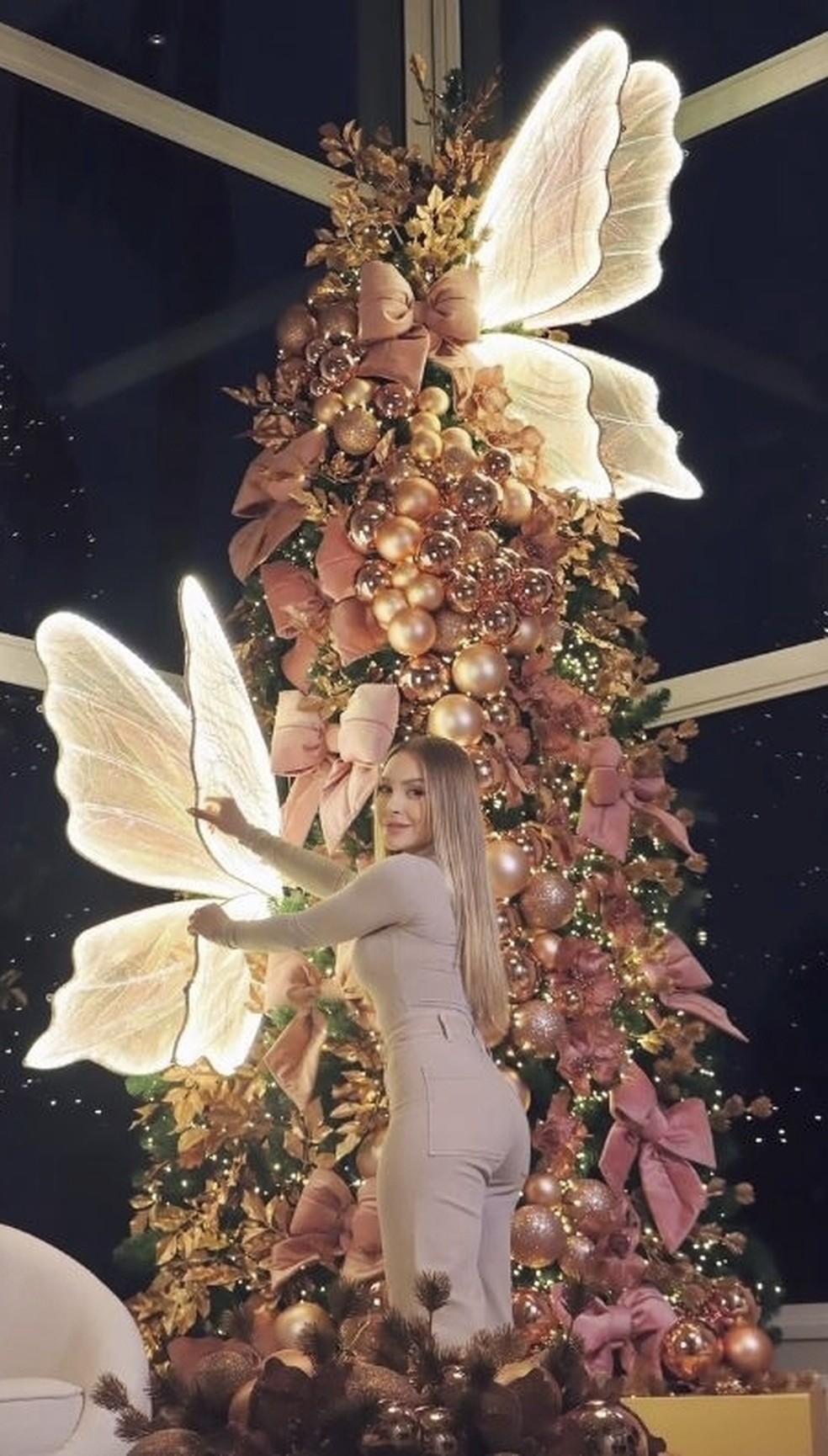 5 ideias de títulos:
1. Decoração de Festa Borboleta: Guia Completo para um Evento Encantador
2. Transforme sua Festa com o Tema Borboleta: Inspirações e Dicas
3. Festa Borboleta Azul: Um Guia de Cores e Elementos
4. Como Criar uma Mesa Principal de Festa Borboleta Inesquecível
5. Lembrancinhas de Festa Borboleta: Ideias Criativas e Delicadas