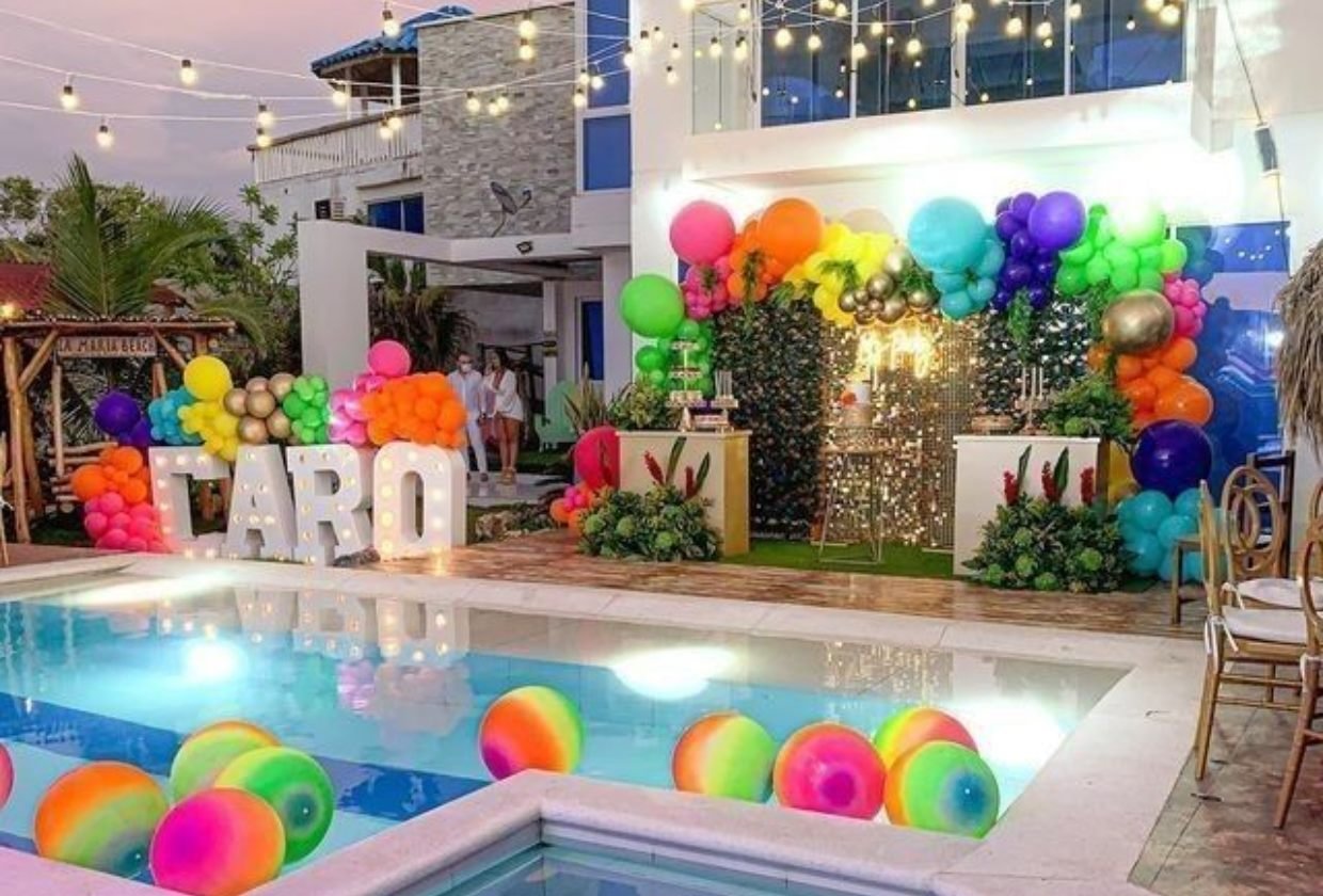 decoração de festa em piscina