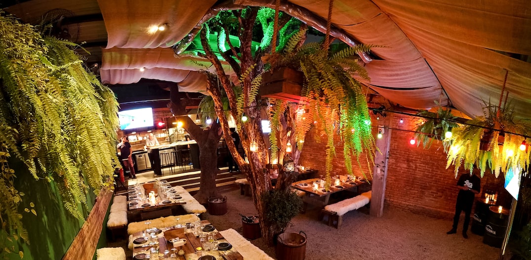 decoração de festa em restaurante