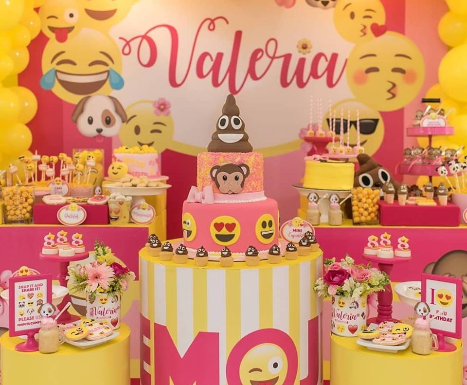 5 ideias de títulos: 1. Festa Emoji: Guia Completo de Decoração DIY. 2. Transforme sua Festa com o Tema Emoji: Dicas e Inspirações. 3. Decoração Emoji: Do Painel às Lembrancinhas Criativas. 4. Festa Emoji para Crianças e Adultos: Ideias Inovadoras. 5. Como Criar uma Festa Emoji Inesquecível com Pouco Orçamento.