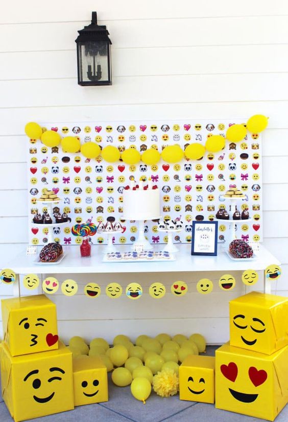 decoração de festa emoji