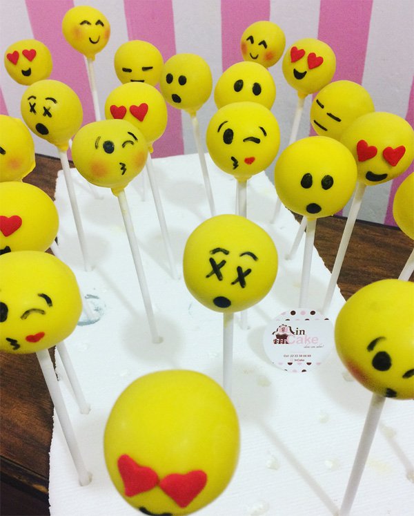 decoração de festa emoji