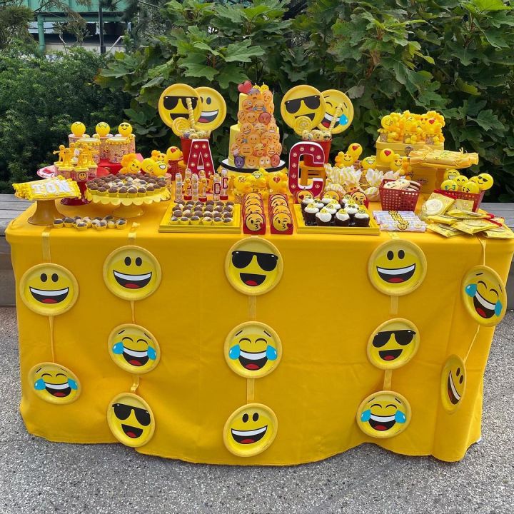 decoração de festa emoji