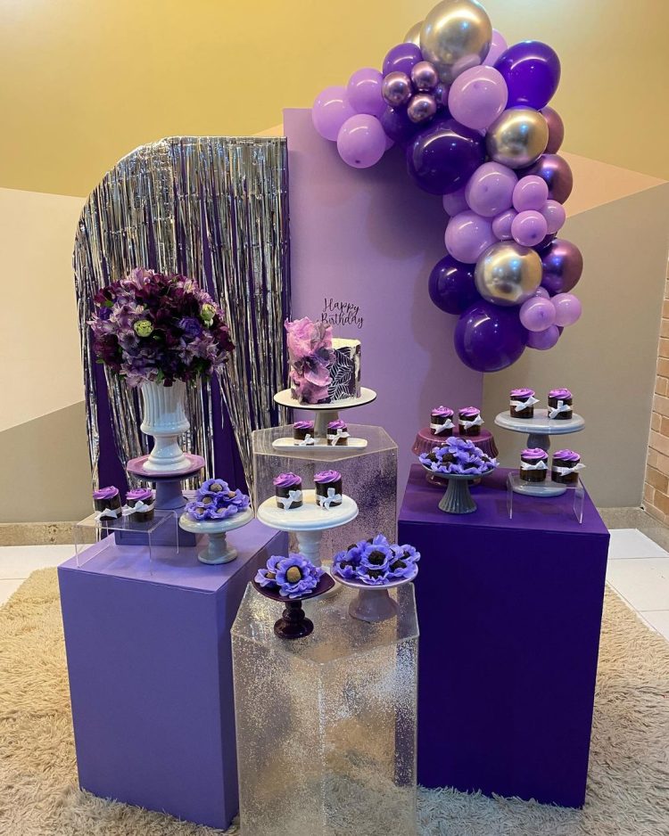 Os Melhores Acessórios e Maquiagens para uma Festa Euphoria Autêntica