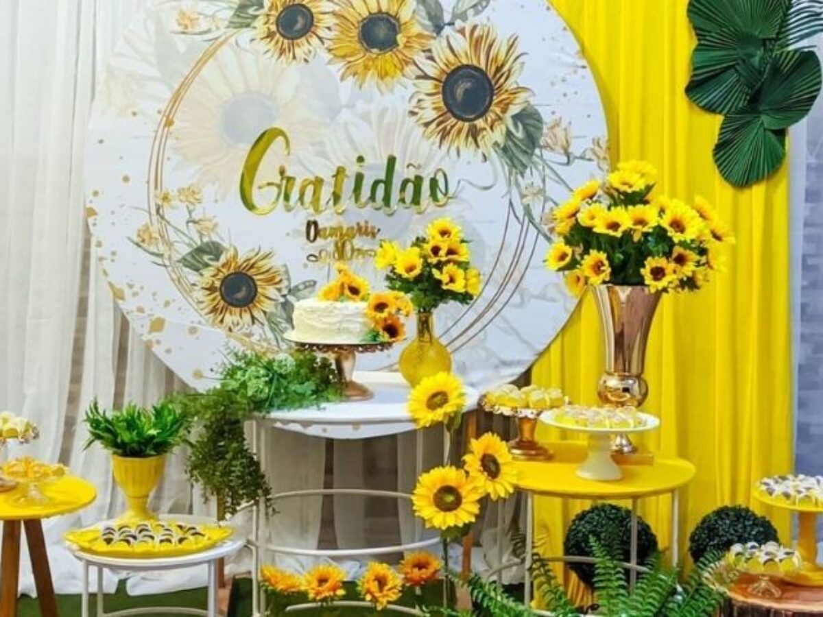 decoração de festa girassol simples vs. elaborada