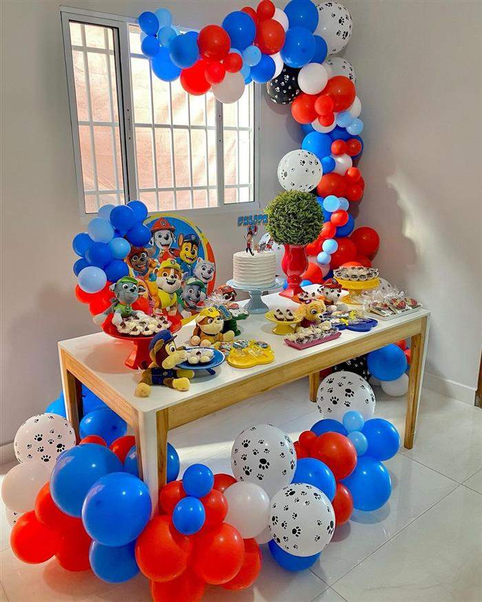 festa infantil minimalista em casa