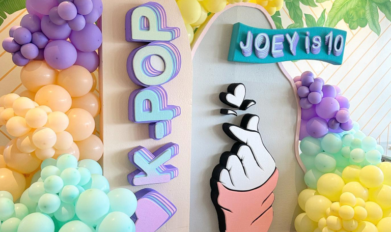 Kits 'Só um Bolinho' vs. 'Pegue e Monte': Qual a Melhor Opção para Sua Festa K-pop?