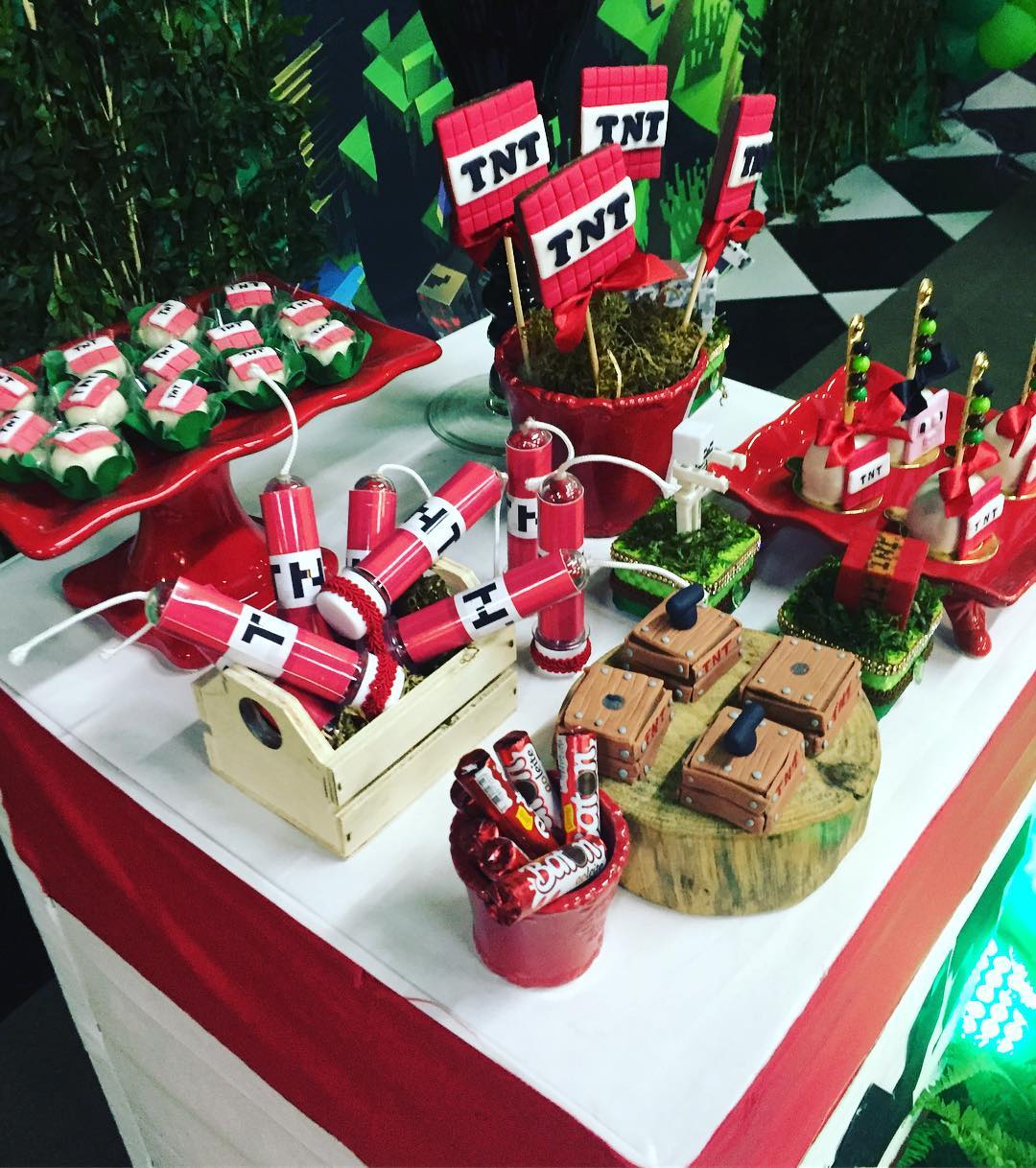 erros comuns na decoração de festa minecraft