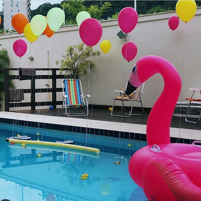quanto custa decoração festa piscina noite