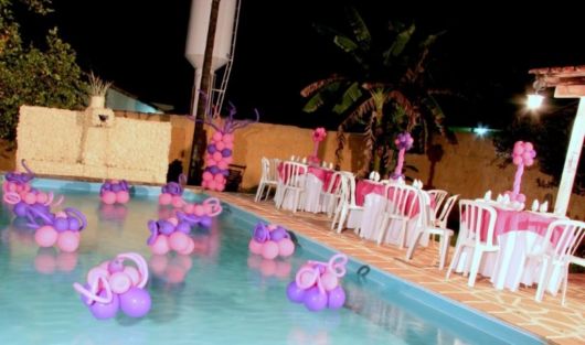 quanto custa decoração festa piscina noite
