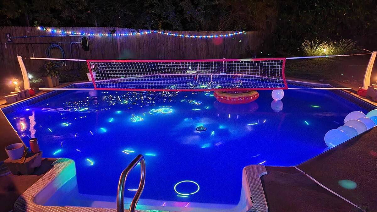 como fazer balões iluminados para festa na piscina