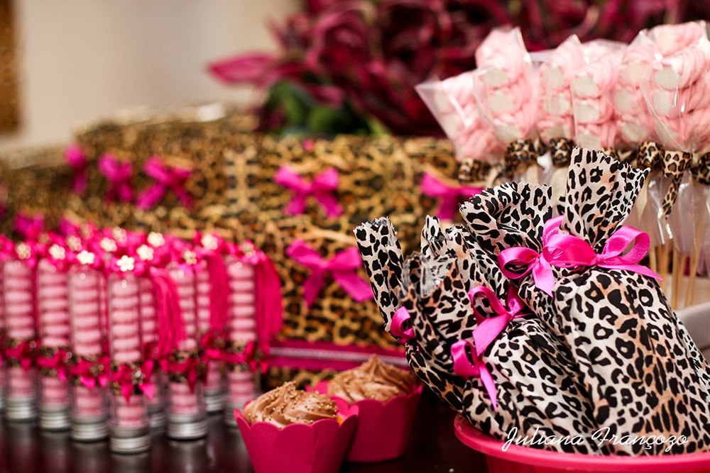 decoração de festa oncinha para casamento