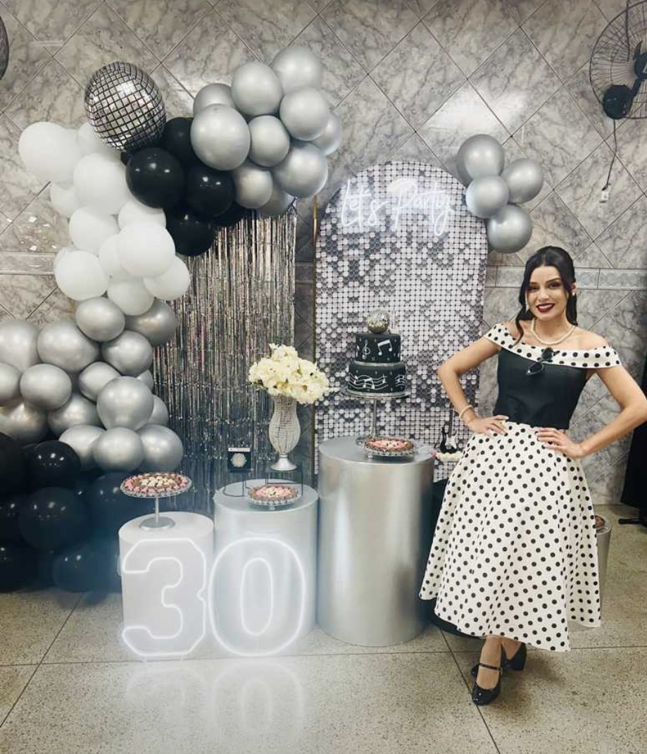 decoracao de festa preto e prata