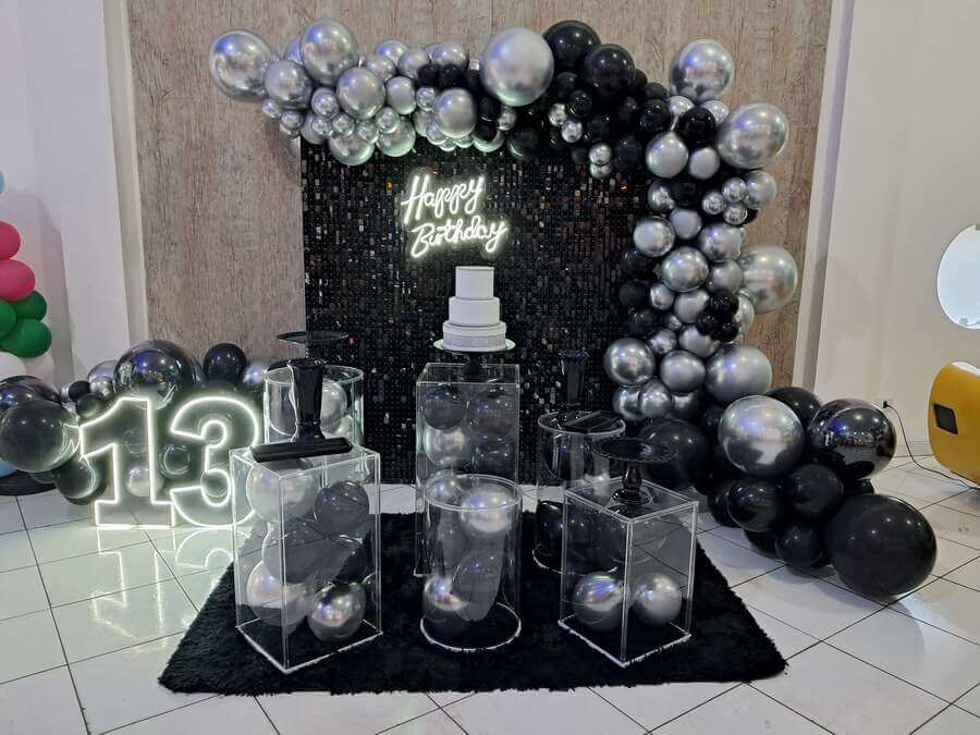 Guia Completo: Como Montar uma Mesa de Festa Preto e Prata Sofisticada