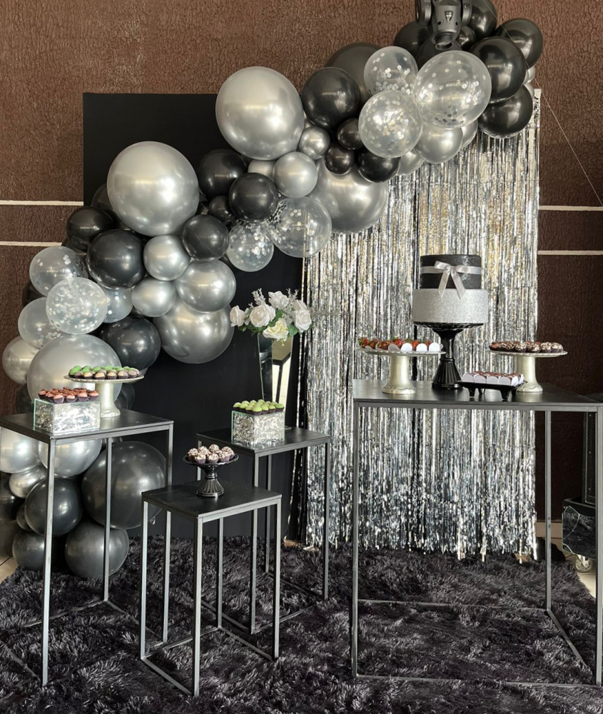 Balões Preto e Prata: Ideias Criativas para Arcos Desconstruídos e Cenários Impactantes