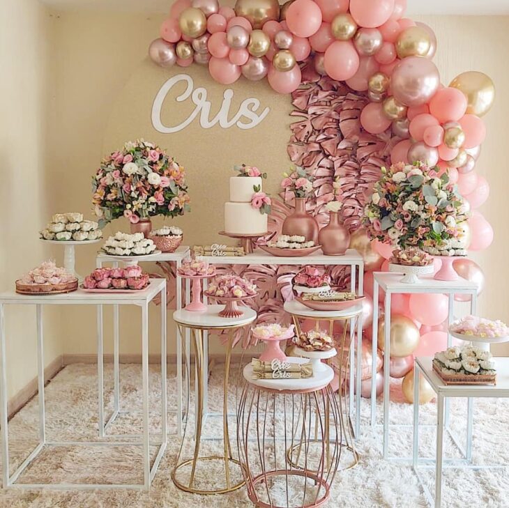 ideias de decoração de festa rosa e dourado para 15 anos