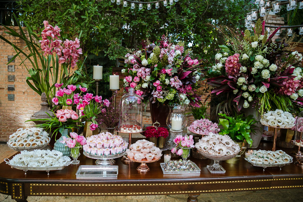 erros comuns ao decorar festa rosa e dourado