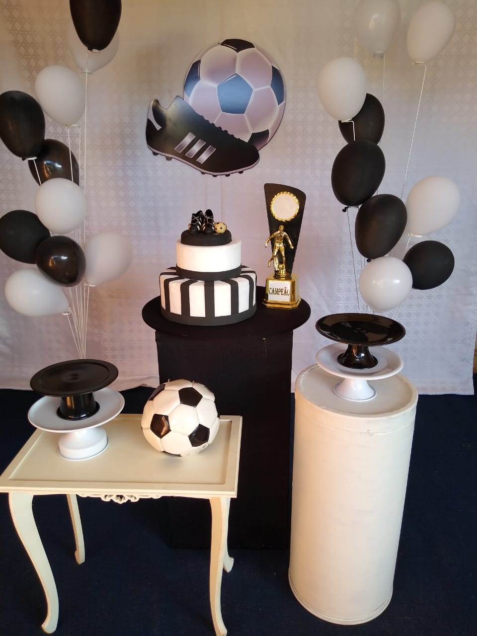 Iluminação Criativa: Transforme sua Festa com Luzes e Projeções