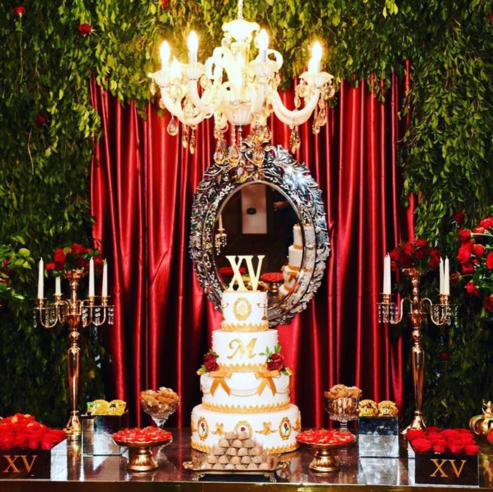 Como Escolher os Balões Perfeitos para sua Festa Vermelha: Arcos