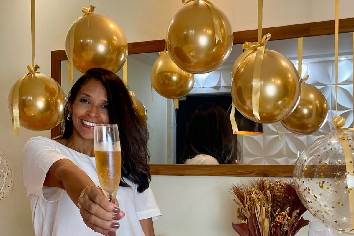 como fazer um arco de balões branco para festa