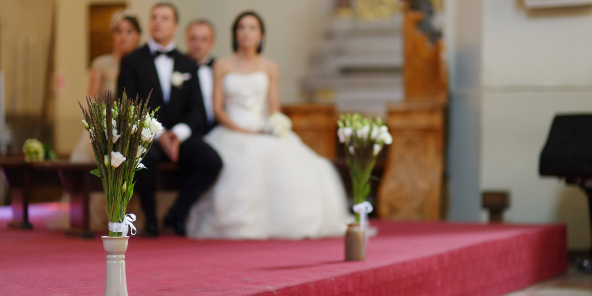 decoração de igreja para casamento com flores naturais