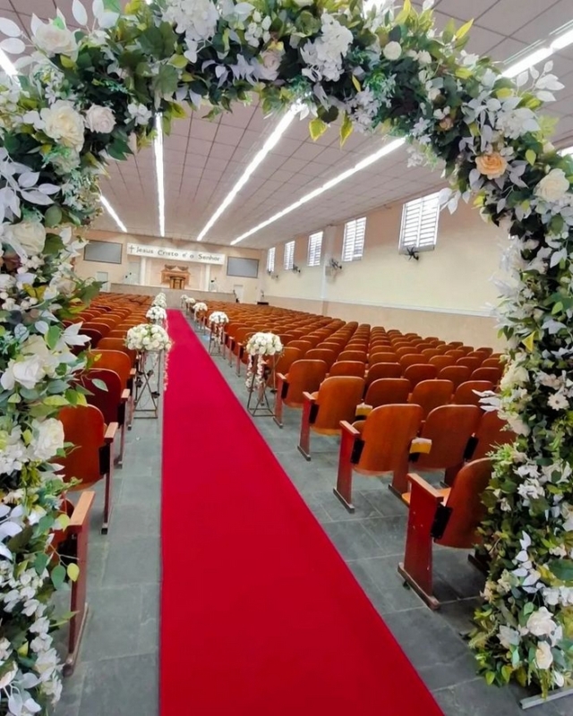 decoração de igreja para casamento com fitas