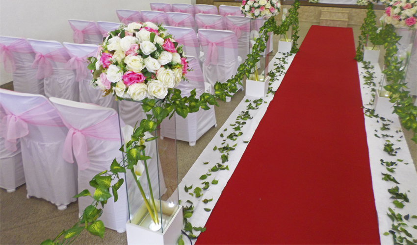 decoração de igreja para casamento com balões (menos comum, mas possível)
