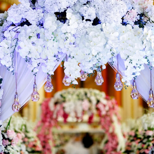 decoração de igreja para casamento com objetos personalizados
