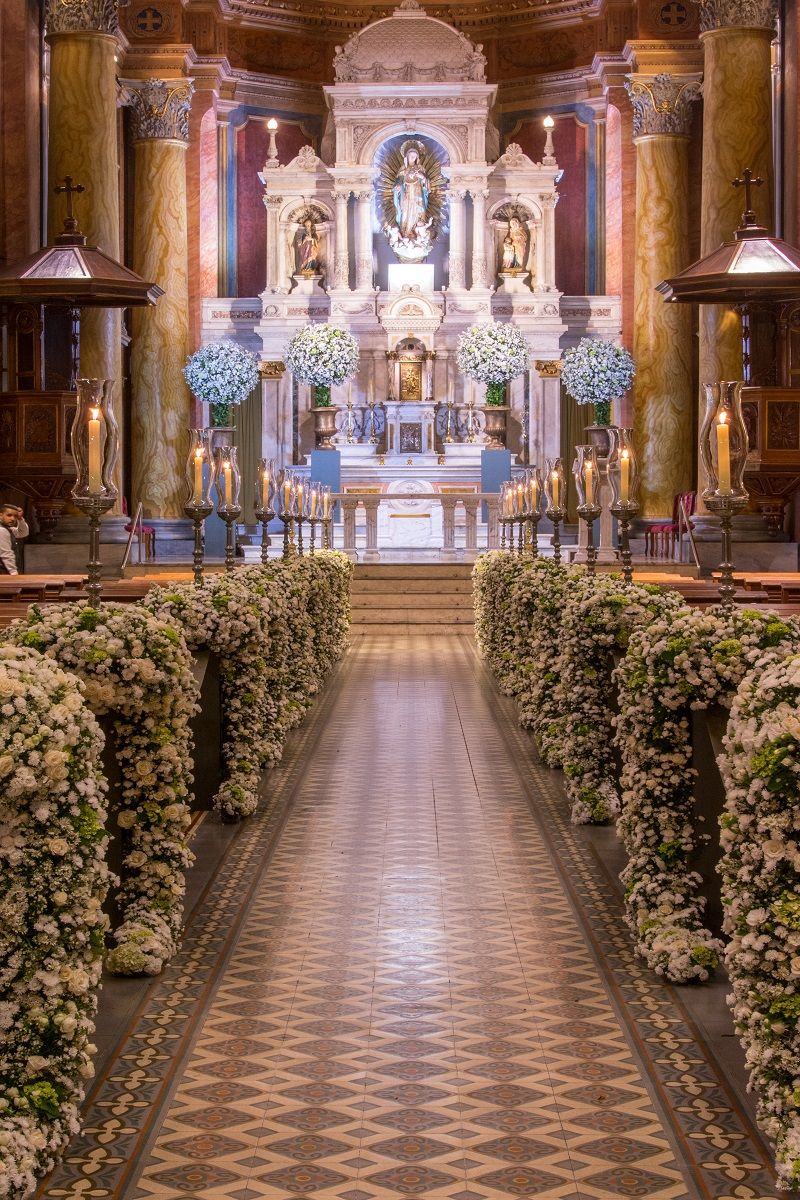 decoração de igreja para casamento à noite