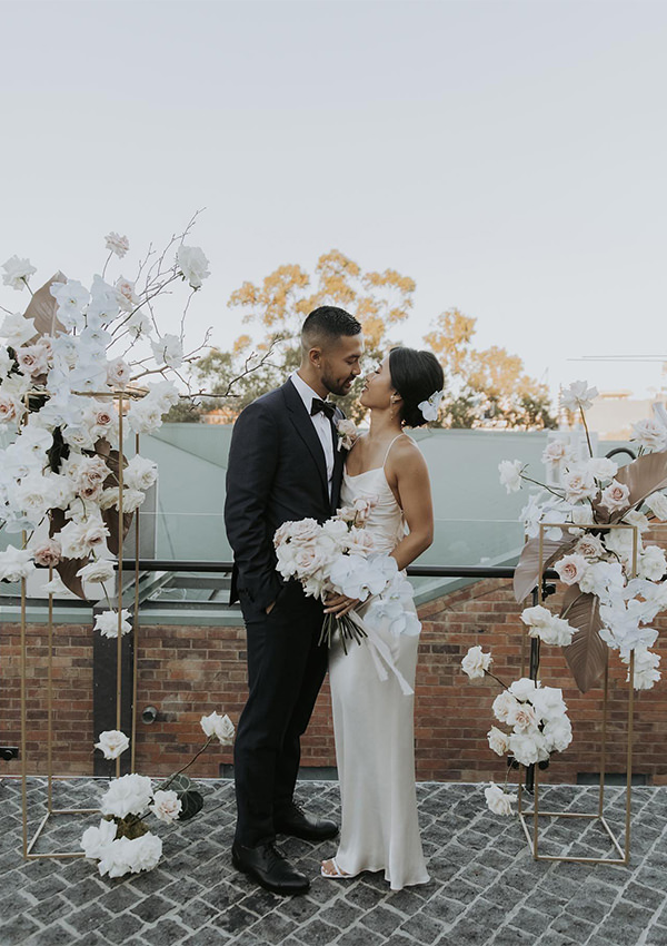 5 ideias de títulos para um artigo sobre decoração de mesa de casamento em 2026:
1. Decoração de Mesa de Casamento 2026: Tendências que Vão Encantar Seus Convidados
2. Do Clássico ao Maximalista: Os Estilos de Decoração de Casamento para 2026
3. Elementos Essenciais para uma Mesa de Casamento Sofisticada em 2026
4. Dicas de Ouro para Economizar na Decoração da Mesa de Casamento em 2026
5. Casamento dos Sonhos: Como Criar uma Experiência Sensorial Inesquecível na Mesa Posta