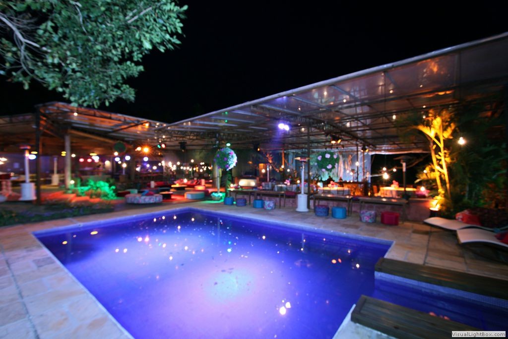 erros comuns ao decorar piscina para casamento