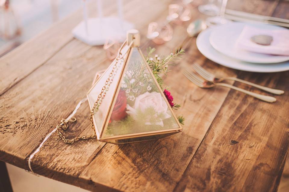 decoração geométrica vs decoração floral tradicional casamento