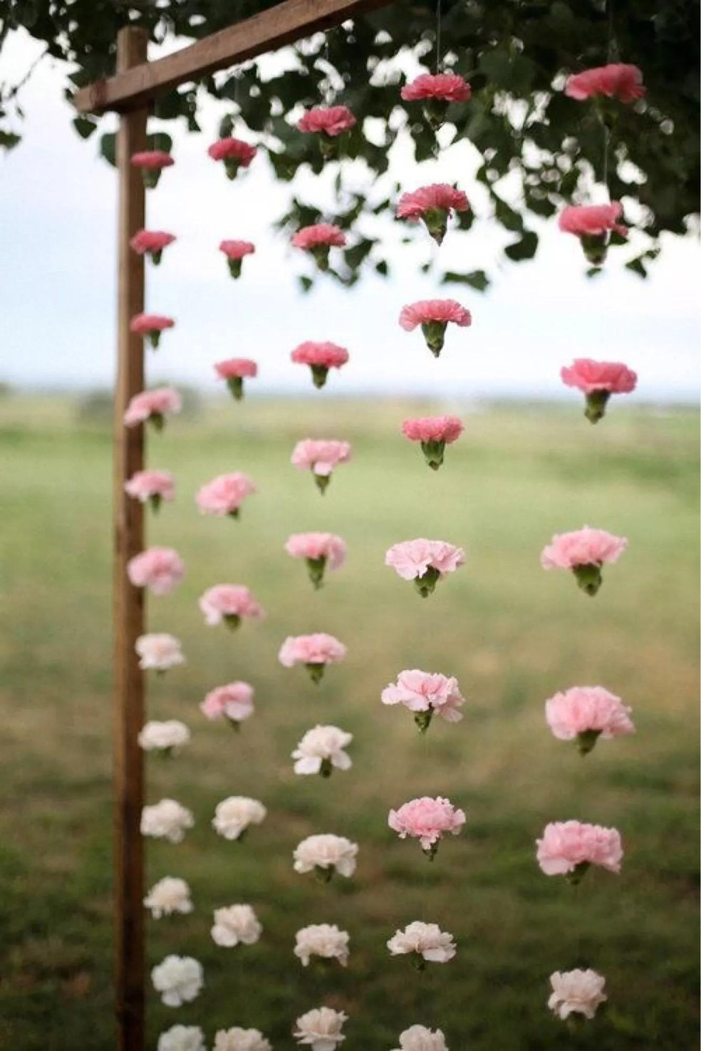 decoração geométrica vs decoração floral tradicional casamento