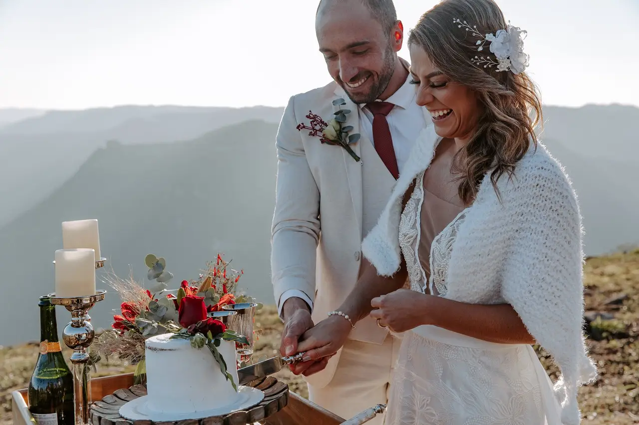 Elopement Wedding na Praia: Dicas Essenciais de Decoração e Cenário