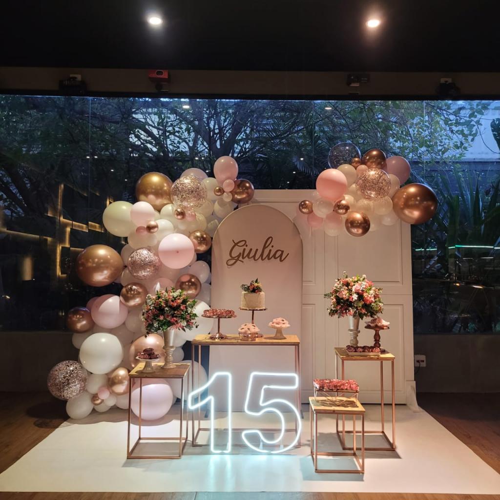 decoração festa 15 anos rose gold e branco