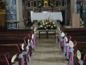 Inspirações de Iluminação para Diferentes Eventos na Igreja