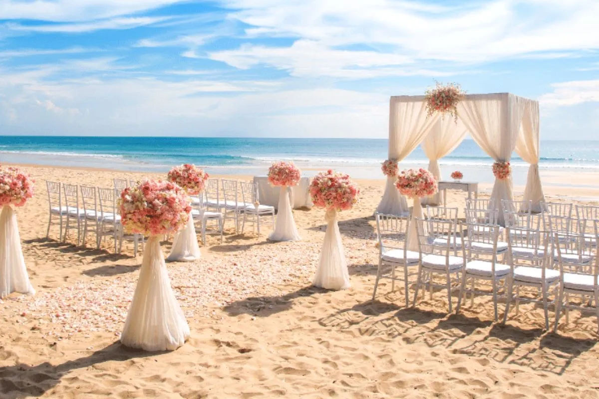 5 ideias de títulos:
1. Os 10 Destinos Mais Românticos para Casamento no Brasil em 2024
2. Casamento na Praia: Guia Completo dos Melhores Cenários Litorâneos
3. Casamentos na Serra: Charme e Aconchego para o Seu Grande Dia
4. Destinos Históricos e Fazendas Encantadoras para um Casamento Inesquecível
5. Resorts de Luxo: A Praticidade e Sofisticação para o Seu Casamento Perfeito