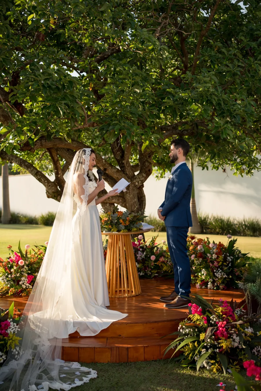 Grinalda: O Acessório Perfeito para Complementar Seu Véu ou Mantilha