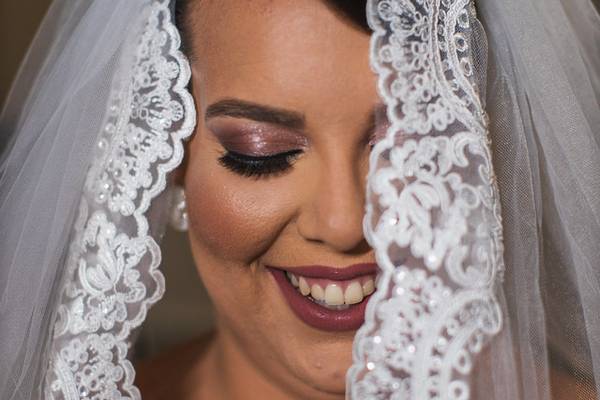 Guia Completo de Acessórios para Noivas: Véu, Mantilha e Grinalda