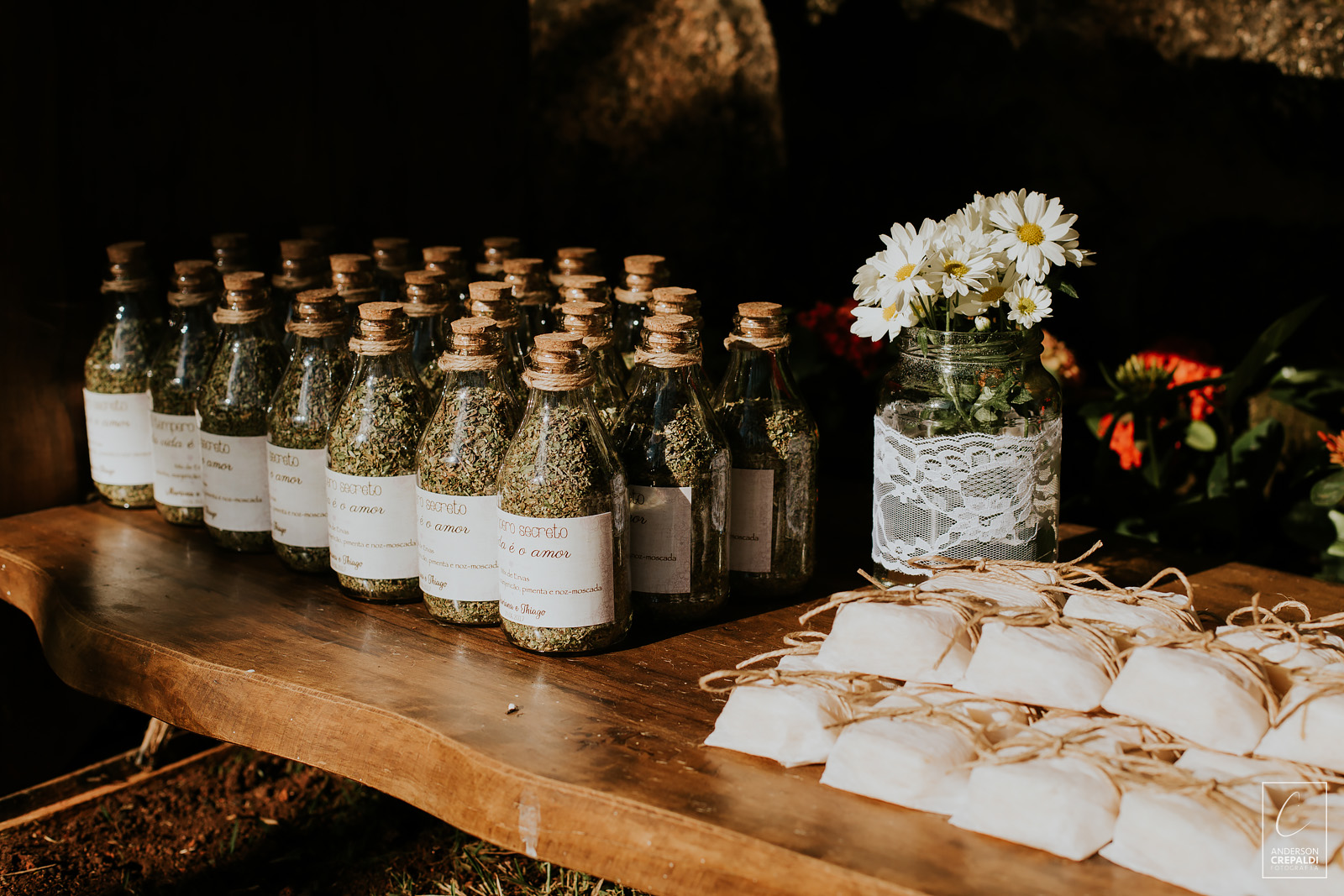 Papelaria DIY para Casamento: Crie Convites e Menus Personalizados com Baixo Custo