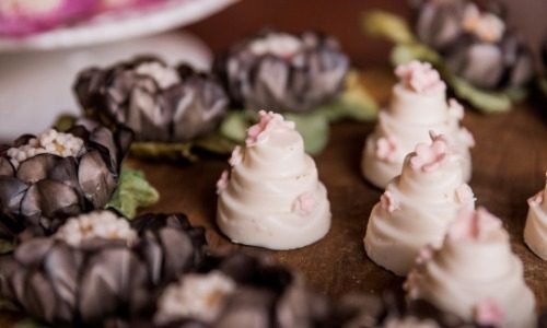 Como Calcular a Quantidade Ideal de Doces Finos por Convidado no Casamento